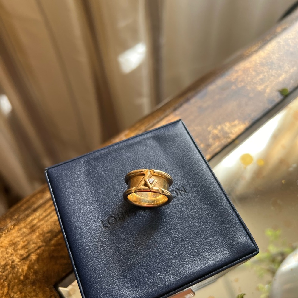 LV Volt One Band Ring, Yellow Gold and Diamond - Picture 2 of 7